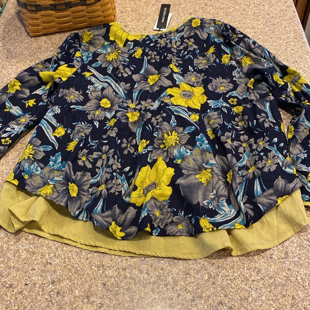 NWT Gracila Top 2XL Floral Navy Blue? Yellow? - Picture 10 of 14